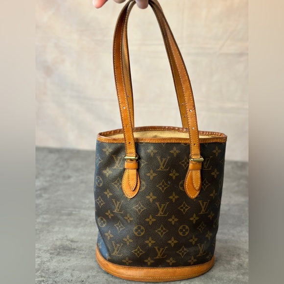 1. LOUIS VUITTON MONOGRAM PETIT BUCKET BAG. - Picture 8 of 14